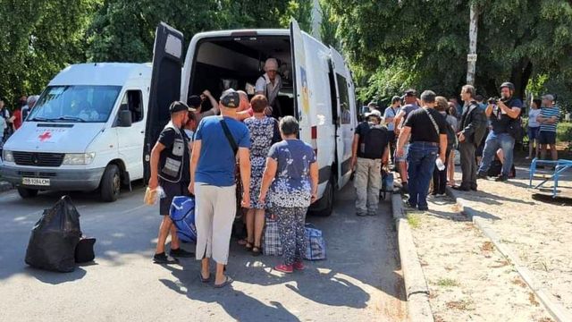 Un certain nombre d'habitants ont quitté Sloviansk mercredi matin alors que les autorités exhortaient les gens à partir