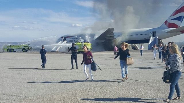 Passengers flee from the plane 09 September 2015