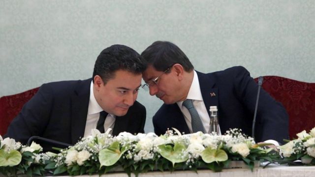 Davutoğlu ve Babacan 2015'te bir basın toplantısında