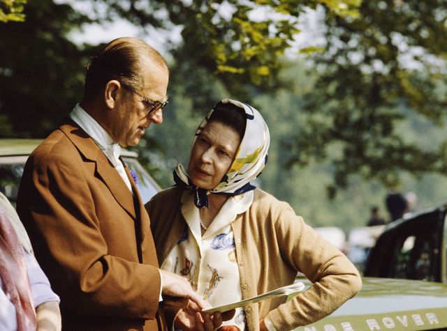 La pareja fotografiada durante una exhibición de caballos en los terrenos del palacio de Windsor en mayo de 1982.