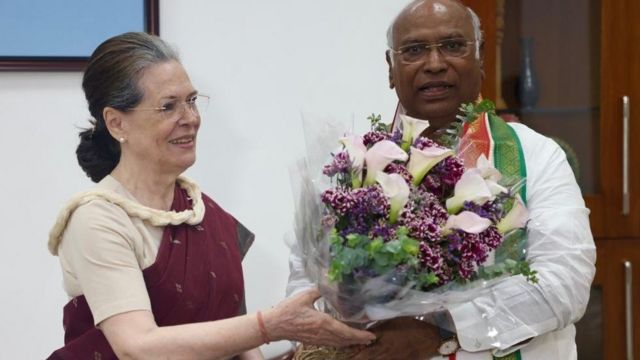 மல்லிகார்ஜுன கார்கே காங்கிரஸ் தலைவர் தேர்தலில் வெற்றி