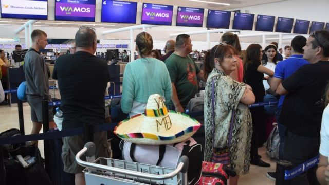Viajeros en el aeropuerto de Ciudad de México.