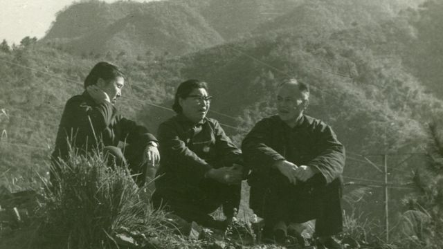 1975年11月，李銳的兩個姐姐到磨子譚看望剛出秦城監獄的李銳