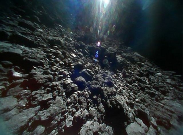 The probe sent by the Hayabusa-2 spacecraft sent images of the asteroid Ryugu