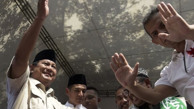 Prabowo Subianto menyebut lembaga survei yang mengeluarkan quick count "tukang bohong".