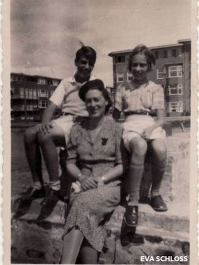 Eva com a mãe e o irmão, Heinz, em 1941