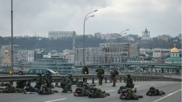 Soldados em Kiev