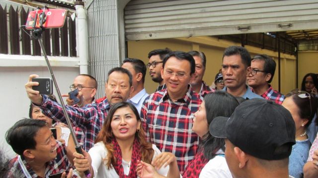 Ahok mengaku tidak terlalu memikirkan gelar perkara di Mabes Polri, dan memilih untuk melakukan kegiatan rutin menerima warga.