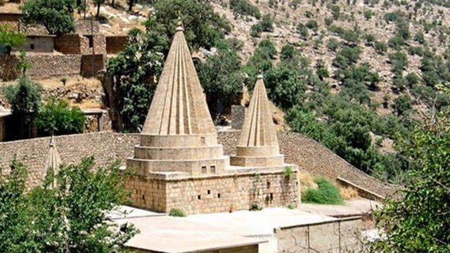 يحج مئات الآلاف من الإيزيديين في معبد لالش المقدس كل عام، ويأتون من جميع أنحاء العالم