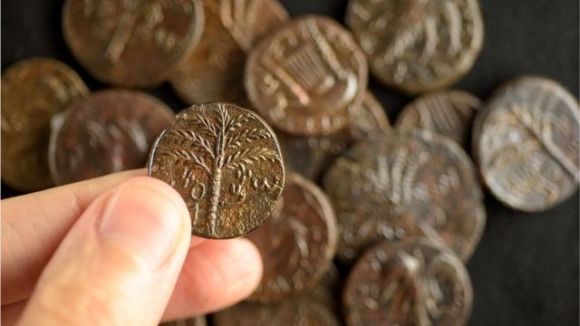 Monedas encontradas en la Cueva del Horror.
