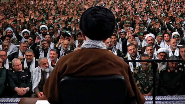 آیت‌الله خامنه‌ای و فرماندهان نظامی جمهوری اسلامی ایران