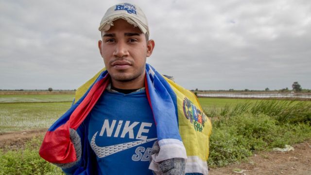 Los venezolanos emigran por tierra hasta países como Perú y Chile, que quedan a miles de kilómetros de distancia.
