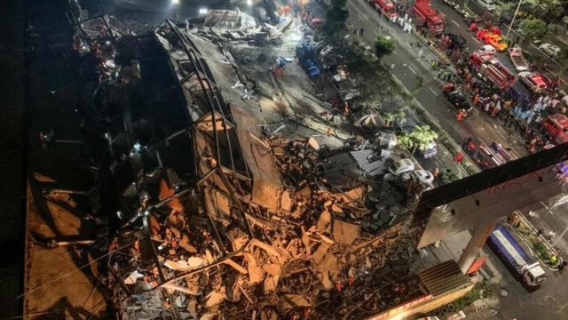 Rescuers search for survivors in the rubble of a collapsed hotel in Quanzhou, in China"s eastern Fujian province on March 7, 2020. - Around 70 people were trapped after the Xinjia Hotel collapsed on March 7 evening, officials said.