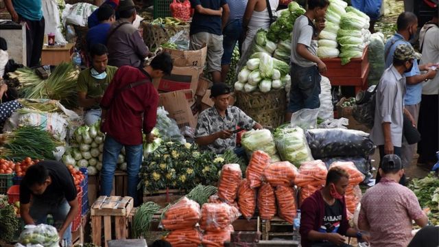 Mal Toko Restoran Dan Pasar Tradisional Di Jakarta Sambut New Normal Ada Menu Digital Tombol Lift Tanpa Sentuh Disinfektan Baju Bbc News Indonesia