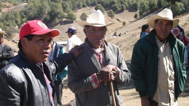Isidro Baldenegro con activistas