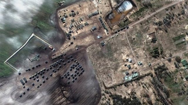 Una imagen satelital muestra el convoy ruso