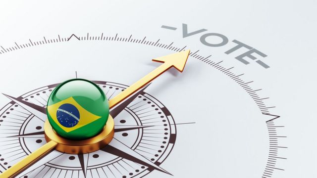 Bússula com bandeira do Brasil e a palavra "voto"