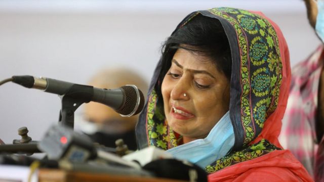 গুম হয়ে যাওয়া একজনের পরিবারের একজন নারী সংবাদ সম্মেলনে ভেঙ্গে পড়েছেন, ৩০/০৮/২০২১
