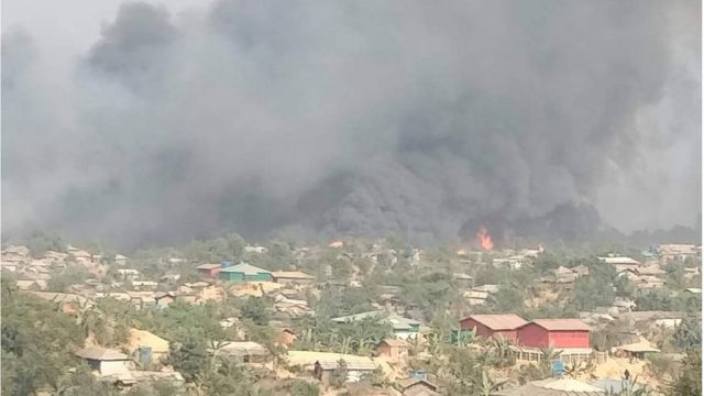 সেখানে দুশোর মত ঘর রয়েছে বলে স্থানীয়রা বলছেন