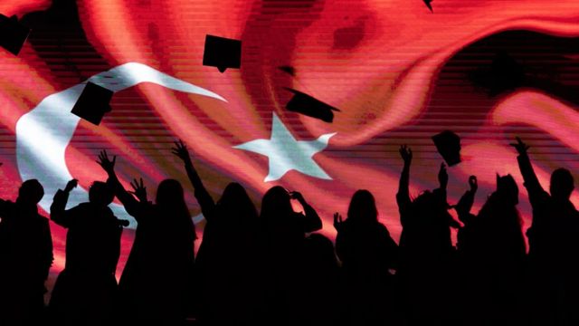 KYK borcu olan gençler, özellikle ekonomik sorunların arttığı bir dönemde KYK borçlarının hayatlarına çok büyük bir engel çıkarttığını söylüyor.