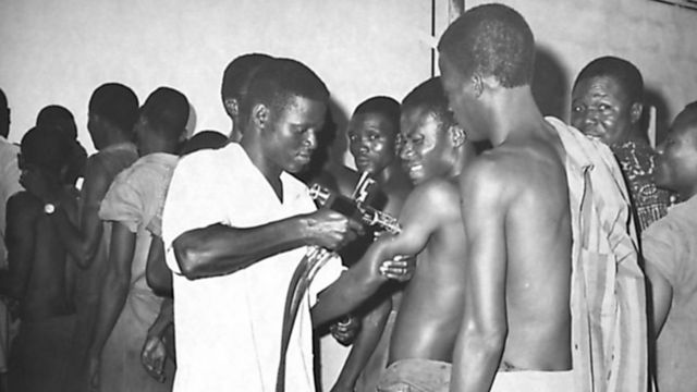 Campaña de vacunación en Benín en 1968.