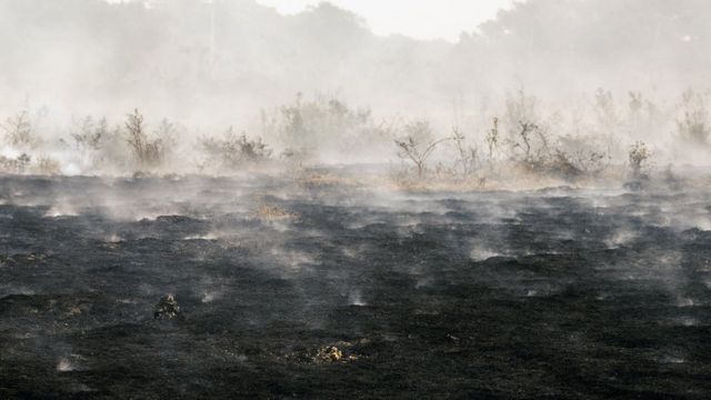 Fumaça vindo do chão