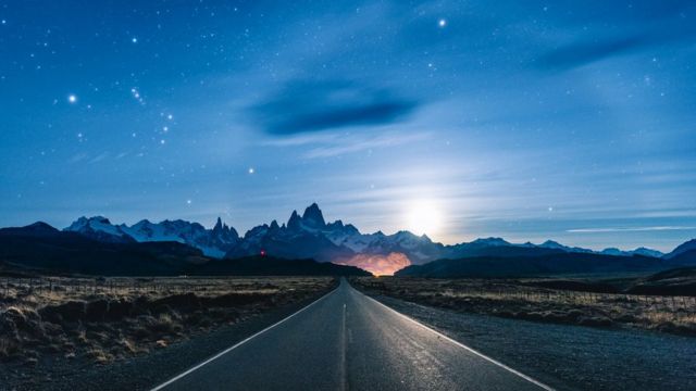 Vista panorámica de la Patagonia: El camino recientemente pavimentado que conecta El Calafate con El Chalten es conocido por ser uno de los caminos más hermosos del mundo.