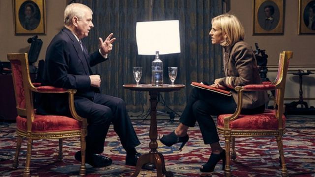 El príncipe Andrés hablando con la periodista de la BBC Emily Maitlis.