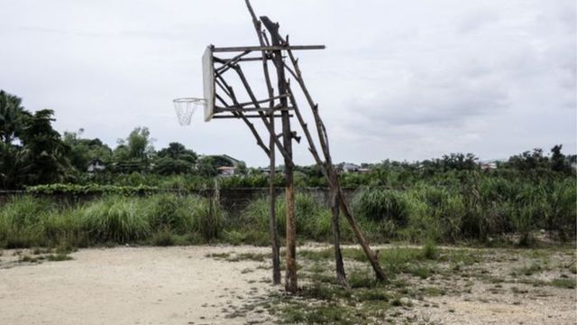 شبكة للعب كرة السلة
