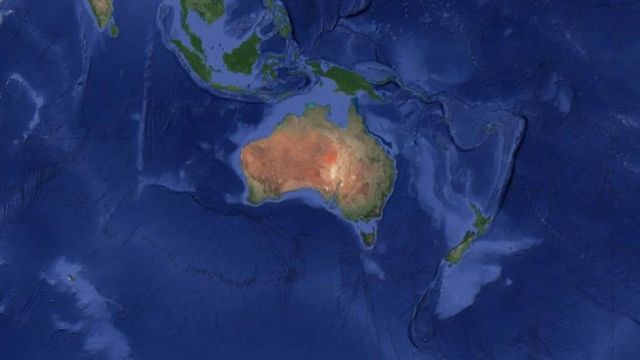 قد يستعان ببيانات القمر الصناعي لتصوير قارة زيلانديا التي تظهر على هيئة مثلث أزرق باهت مقلوب شرق أستراليا