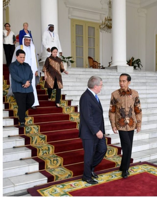 Presiden IOC Bach menyambut pencalonan Indonesia, dan mengatakan bahwa Asian Games ini "memberikan landasan kuat" bagi Indonesia untuk mengajukan diri.