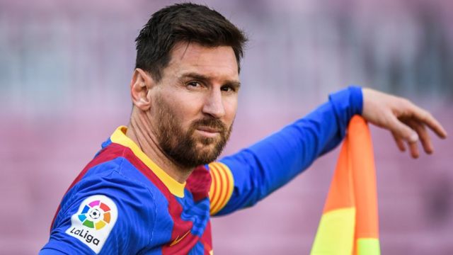 ميسي: رئيس برشلونة يقول إن الإبقاء على النجم الأرجنتيني كان من شأنه أن يعرض  النادي للخطر لخمسين عاما - BBC News عربي