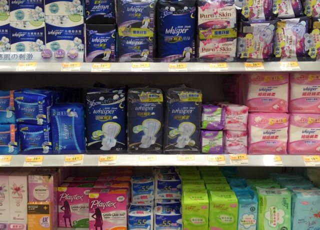 香港的超市主要仍以販售衛生巾為主，棉條僅佔很小部分且品牌選擇有限。