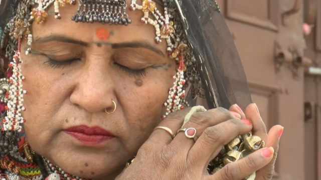 मुझे तो लोग डायन कहते थे: गुलाबो सपेरा - BBC News हिंदी