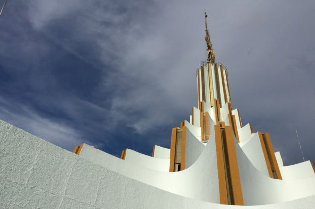 Iglesia de La Luz del Mundo: la defensa de sus fieles a Naasón Joaquín García, preso en . acusado de abuso sexual a menores - BBC News Mundo Iglesia de La Luz del Mundo: la defensa de sus fieles a Naasón Joaquín García, preso en . acusado de abuso sexual a menores - BBC News Mundo