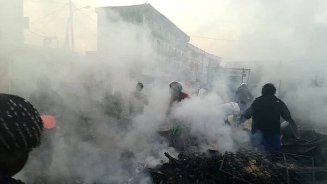 Bamenda food market: Craiy die as fire burn around 200 stores - BBC ...