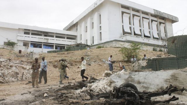 El Parlamento somalí, durante la guerra civil en el país africano.