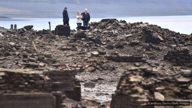 As ruínas da vila Derwent podem ser vistas geralmente uma vez a cada dez anos, sendo a mais recente no outono de 2018