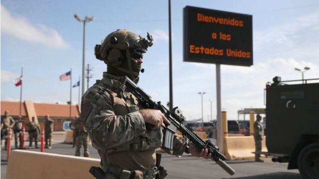 Militar armado en la frontera en Hidalgo, Texas, EE.UU.