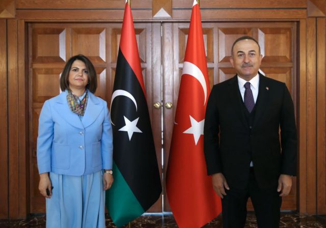 وزيرة الخارجية الليبية نجلاء المنقوش مع نظيرها التركي مولود تشاووش أوغلو في أنقرة