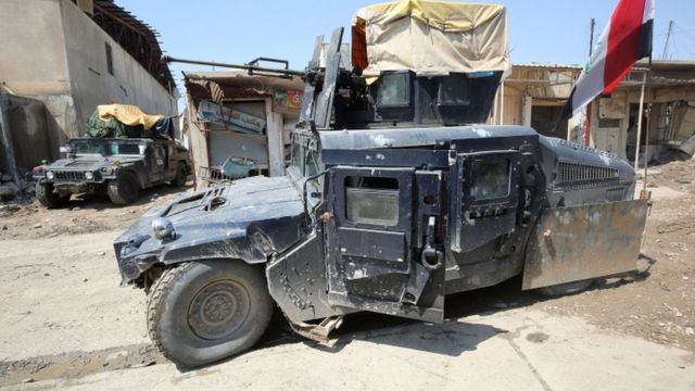 عربات عسكرية مصفحة في الموصل