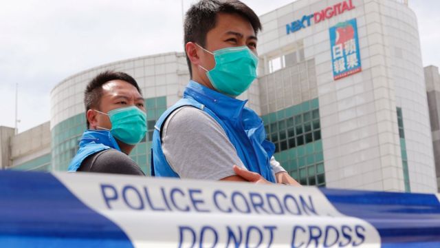 홍콩 경찰은 넥스트디지털과 빈과일보 빌딩을 압수수색했다