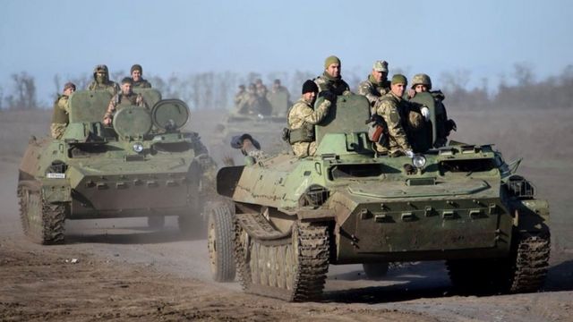 військові