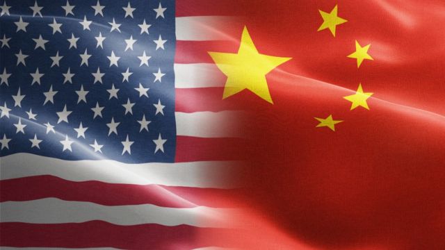 Bandeiras dos EUA e China lado a lado