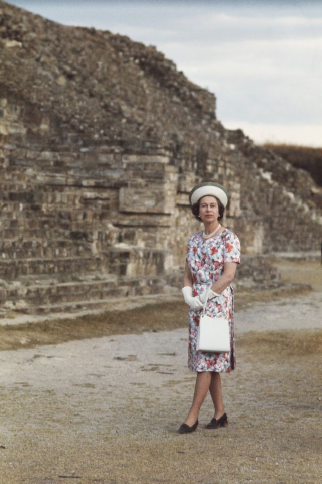La reina Isabel II en México