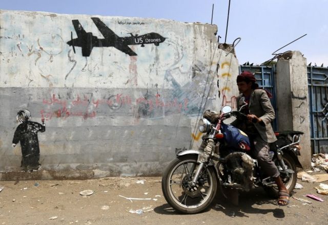 دیوارنگاره‌ای در صنعا در محکومیت حملات پهپادی آمریکا