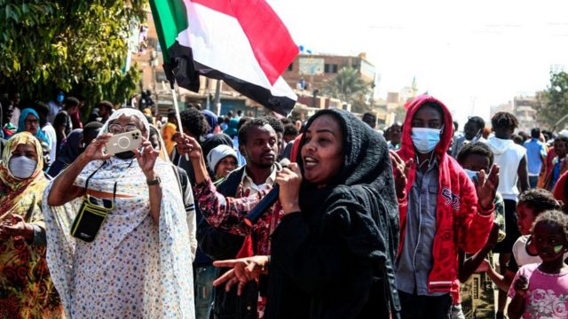 متظاهرات في السودان