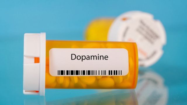 Frasco de medicamento que dice dopamina