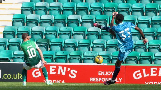 Hibernian vs Arsenal: Arthur Okonkwo make mistake for im debut for di  Gunners pre-season friendly match - BBC News Pidgin