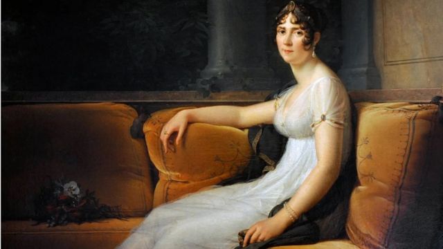 La mousseline de Dhaka était l'une des préférées de Joséphine Bonaparte, la première épouse de Napoléon, qui possédait plusieurs robes inspirées de l'époque classique.